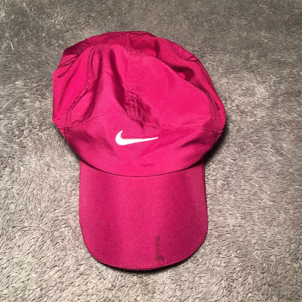 Nike featherlight dri-fit hat